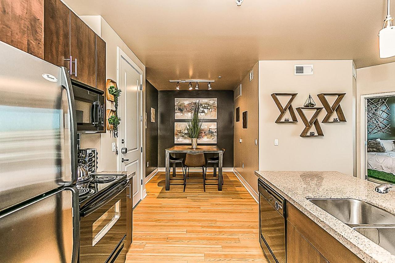 Villa Shopping & Dining 1 Mile - 24 Hour Pool With Parking - 4036 à Phoenix Extérieur photo