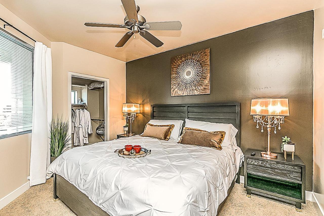 Villa Shopping & Dining 1 Mile - 24 Hour Pool With Parking - 4036 à Phoenix Extérieur photo