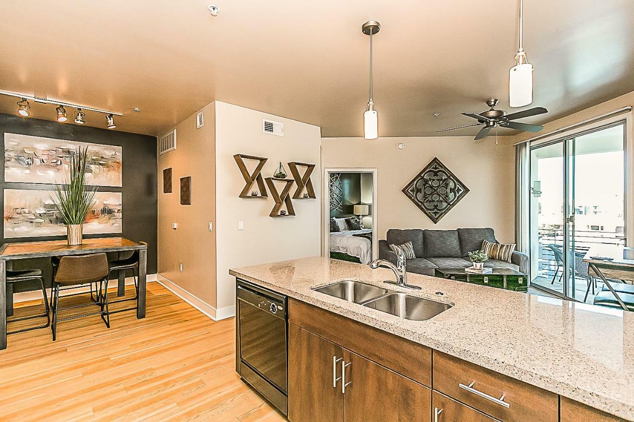 Villa Shopping & Dining 1 Mile - 24 Hour Pool With Parking - 4036 à Phoenix Extérieur photo