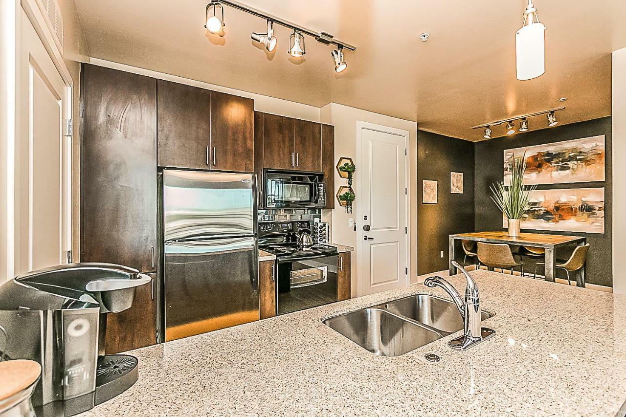 Villa Shopping & Dining 1 Mile - 24 Hour Pool With Parking - 4036 à Phoenix Extérieur photo